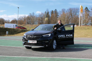 Mehr über den Artikel erfahren Opel Grandland X Hybrid4