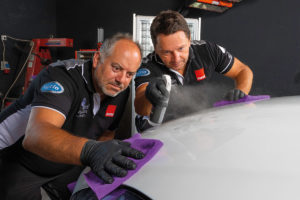 Mit Akribie und Begeisterujng bringt das Team von ReinesAuto Fahrzeuge aller Art (auch flugzeuge, Bikes oder Nutzfahrzeuge bis hin zu Booten) auf Hochglanz und macht aus alt wieder wie neu.