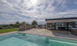 pool_point_modern